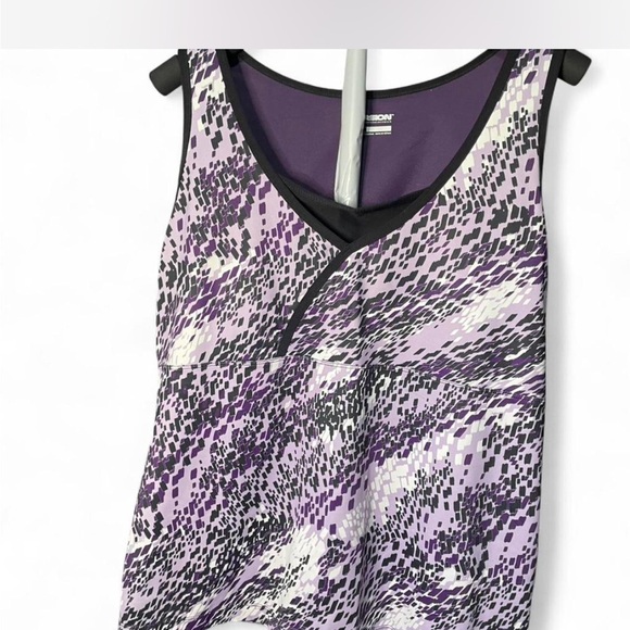 Xersion Tops - Xersion Abstract  Active Tank Top with Built in Bra